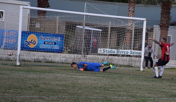 la-sventola-di-genovese-finisce-in-rete-per-il-2-0